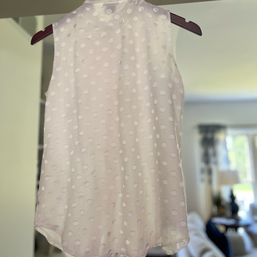 Ann Taylor cream sleeveless top with shimmering circles, XS.